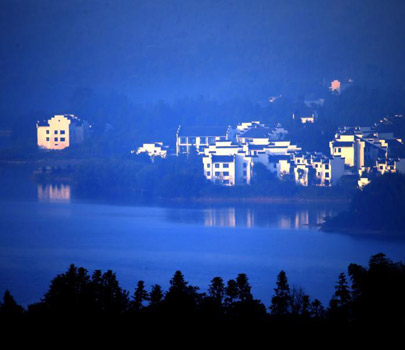 安徽黃山塔川秋霧飄渺 仿若人間仙境