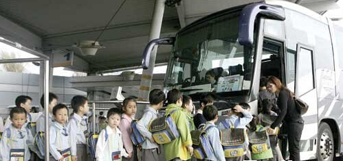 赴港生子家長很后悔：跨境上學(xué)崩潰到想哭