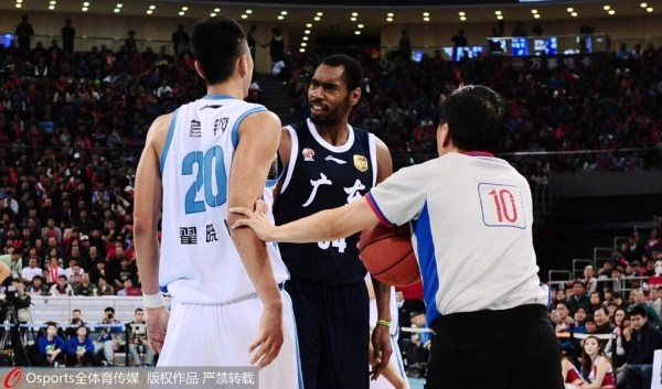 曉川女友長腿成焦點 網友目測比曉川還長