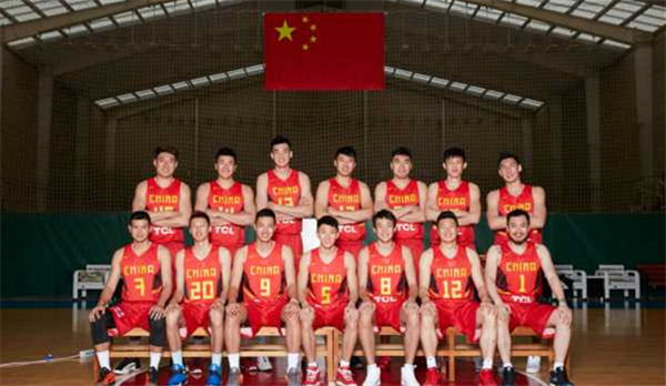中國男籃集體寫真:宮帥上鏡 眾將集體秀顏值