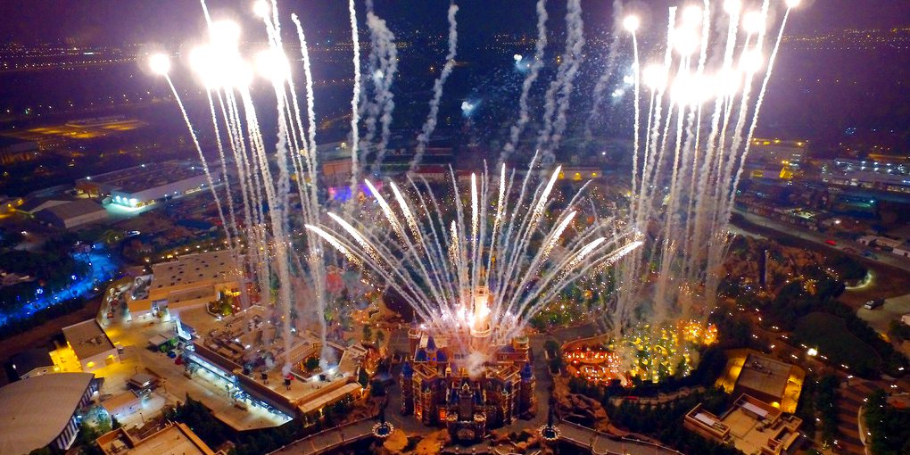 米奇遇見夜上海 迪士尼最美夜景圖曝光