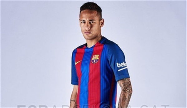 巴薩發(fā)布新款主場(chǎng)隊(duì)服 回歸92夢(mèng)一經(jīng)典造型
