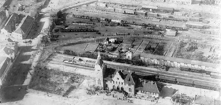 1928年日軍航拍青島：火車(chē)站青島港在列