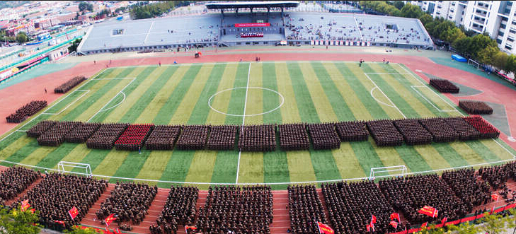 大片即視感！航拍青島高校軍訓(xùn)結(jié)業(yè)典禮