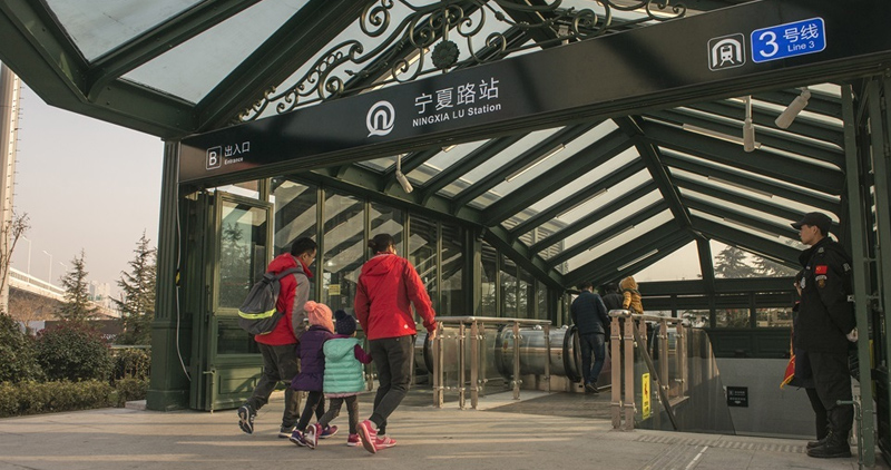 青島地鐵3號(hào)線通車首日 13萬市民來嘗鮮