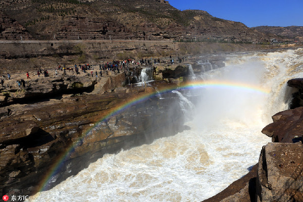 壺口瀑布驚現(xiàn)“全天侯彩虹” 與奔騰咆哮瀑布交相輝映