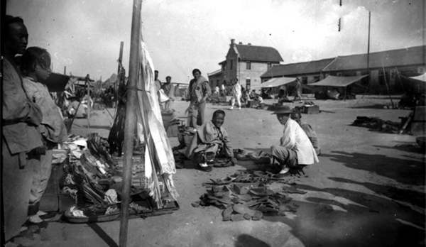 臺(tái)東鎮(zhèn)集市老照片：算命先生 修鞋匠