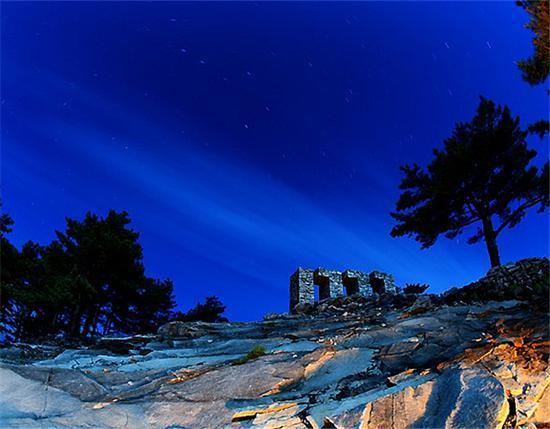 大別山尋春:踏足白馬尖 登峰尋野趣 浪漫夜景(圖源:@大別山主峰景區(qū))