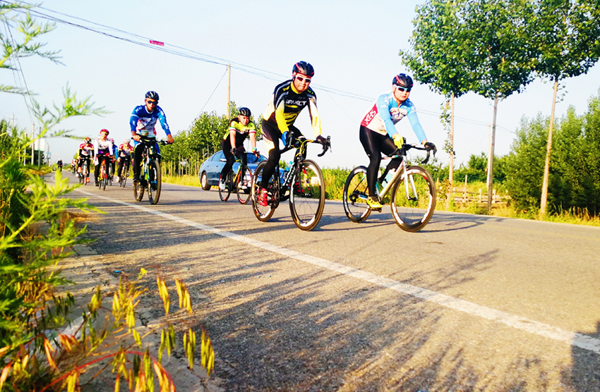 夏日騎行享生活