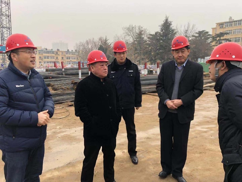 王鳳田到延安路街道辦事處督導(dǎo)安全生產(chǎn)監(jiān)管工作