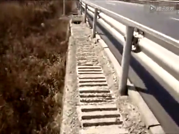 網(wǎng)曝沈康高速公路部分路段現(xiàn)豆腐渣工程截圖