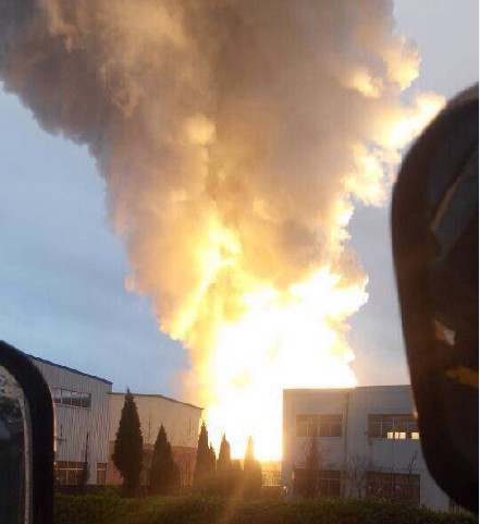 黃島化工廠火災實為貨車自燃