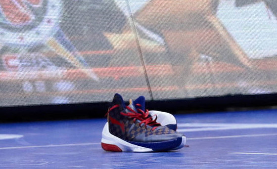 退賽！阿聯(lián)回歸CBA首秀 怒脫指定用鞋離場(chǎng)