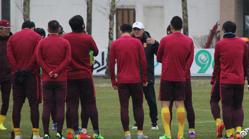 國足首訓遭遇菜地 里皮破韓又來恐伊魔咒？