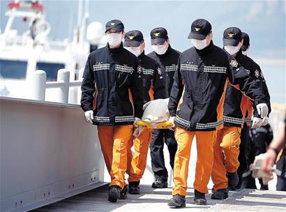 “歲月”號客輪發(fā)現(xiàn)兩中國遇難者遺體