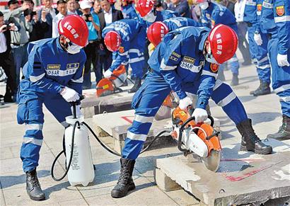 青島地震災(zāi)害緊急救援隊首次亮相
