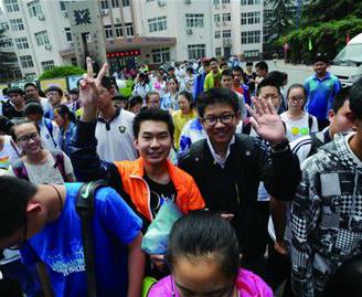 中考過(guò)半 考生反映各科都不難