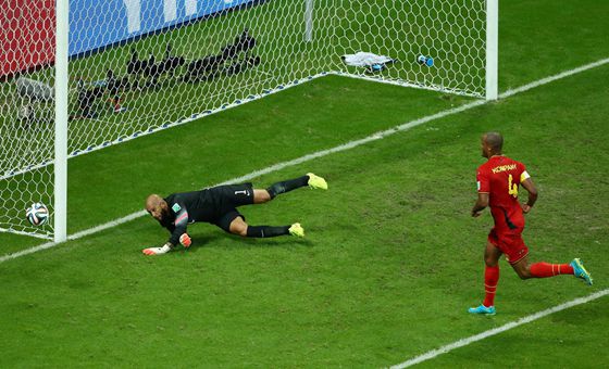 霍華德詮釋門神真諦 16次撲救刷新歷史記錄