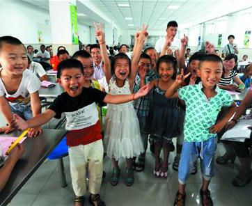 外來(lái)務(wù)工人員子女報(bào)名人數(shù)激增