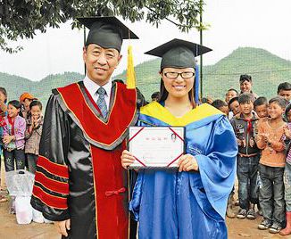 支教女孩的畢業(yè)典禮