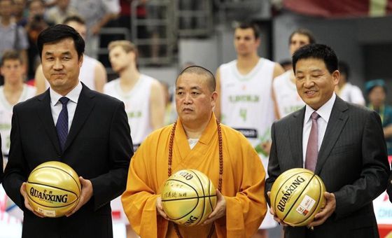 斯杯:男籃勝安哥拉斬獲季軍 少林方丈頒獎(jiǎng) 斯杯:男籃勝安哥拉斬獲季軍 少林方丈頒獎(jiǎng)