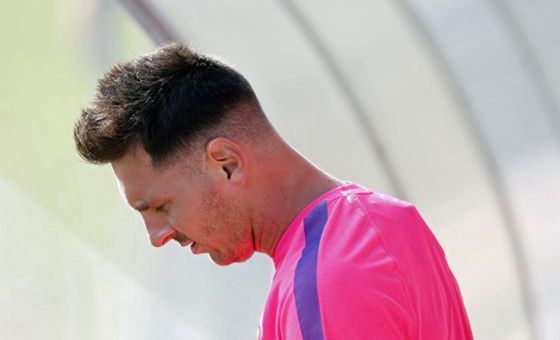 梅西結(jié)束休假回歸巴薩訓(xùn)練 臉變胖秀新發(fā)型