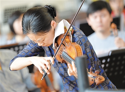 小提琴家宓多里成名不靠“虎媽”