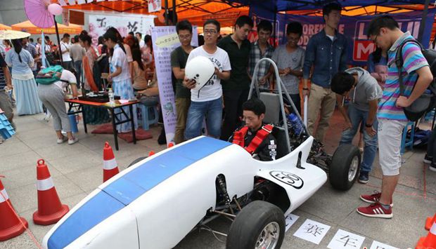 高校“百團大戰(zhàn)”熱鬧開場