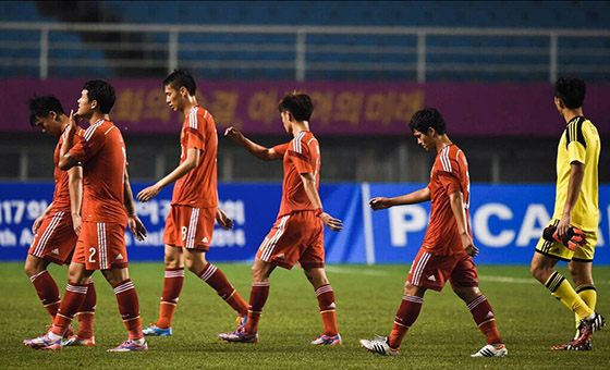 10人國奧0-2泰國無緣8強(qiáng) 賽后球員垂頭喪氣謝場