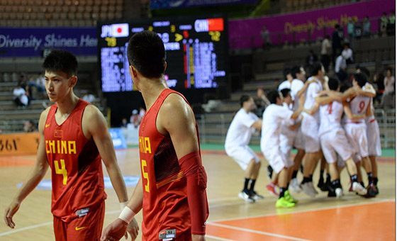 中國男籃72-79日本 領(lǐng)先15分慘遭大逆轉(zhuǎn)