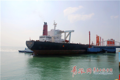 董家口首接巨型油輪 快來圍觀！