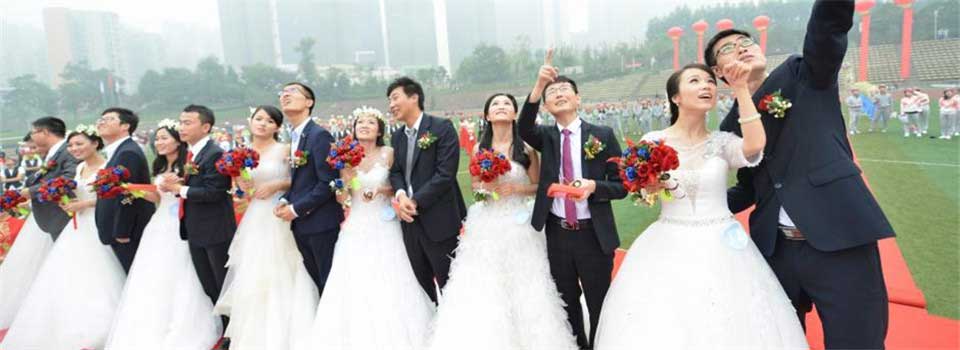 成都24對建筑新人辦集體婚禮千人送祝福