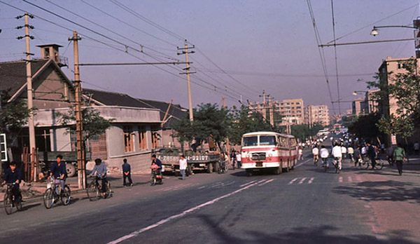 組圖：1983年的青島市街 自行車(chē)滿(mǎn)大街跑