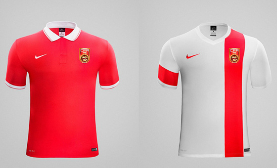 國足新戰(zhàn)袍引來吐槽聲一片：像光膀子披浴巾