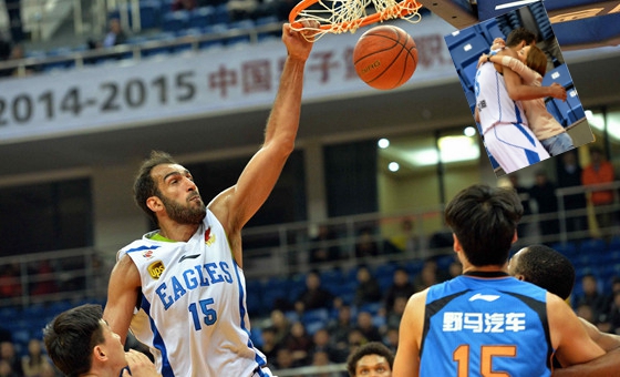 雙星輕取四川豪取10連勝 哈達(dá)迪興奮擁抱1米7女友 雙星輕取四川豪取10連勝 哈達(dá)迪興奮擁抱1米7女友