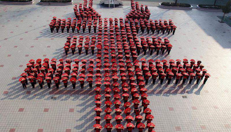 500學生組巨型“羊”字呤誦弟子規(guī)