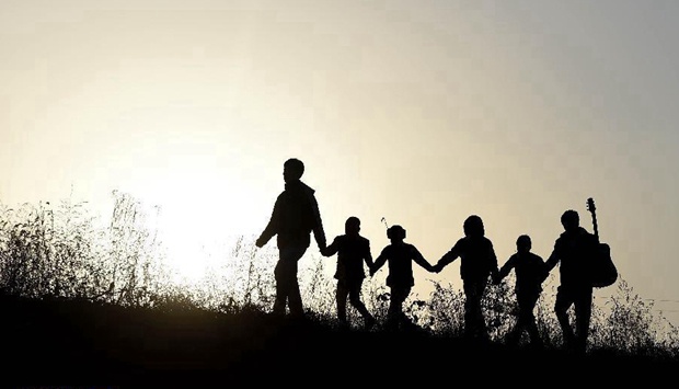 帶學(xué)生回家過年的支教老師