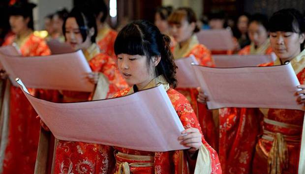 漢城湖舉行漢式女子成人禮