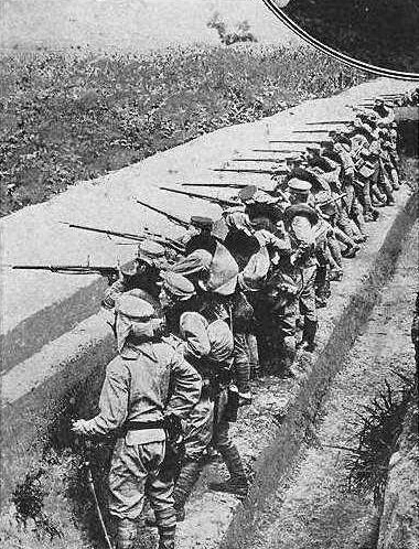 1914年日德战争中日军战壕中日军士兵组图