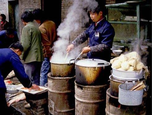 组图:90年代的农贸集市 人流如织摊位众多