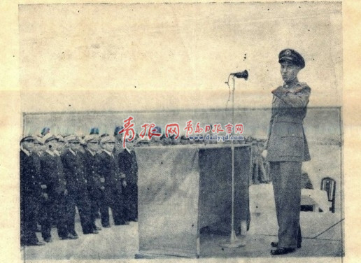 1947年10月18日，蔣介石視察青島海軍軍官學校向?qū)W生訓話.jpg