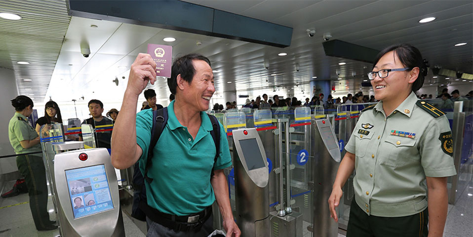 青島機場實現(xiàn)中國公民自助通關(guān)