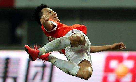 郜林梅開二度破球荒 關鍵一球助恒大滅毅騰 郜林梅開二度破球荒 關鍵一球助恒大滅毅騰