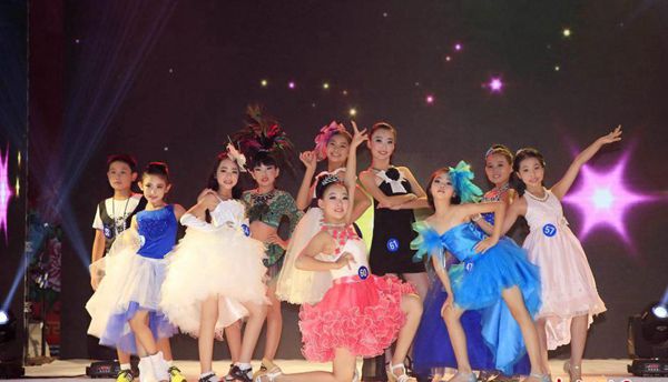 國際少兒模特大賽小選手呆萌可愛展風(fēng)采