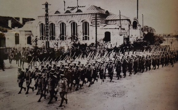 組圖呈現(xiàn)日德戰(zhàn)爭(zhēng)進(jìn)程 日軍列隊(duì)整齊進(jìn)城 組圖呈現(xiàn)日德戰(zhàn)爭(zhēng)進(jìn)程 日軍列隊(duì)整齊進(jìn)城