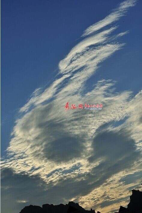 十字 UFO 青島 奇葩 云彩 等你 仙女 川 地球 嶗山