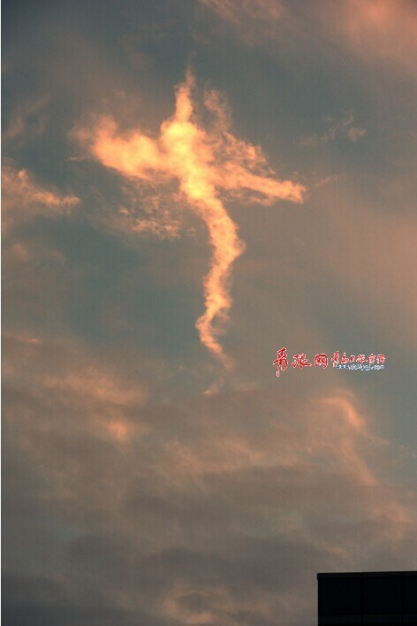 十字 UFO 青島 奇葩 云彩 等你 仙女 川 地球 嶗山