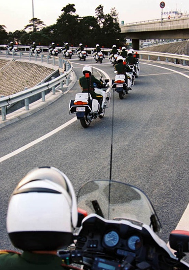 資料圖片：2002年4月，武警國賓護衛(wèi)隊在訓(xùn)練。