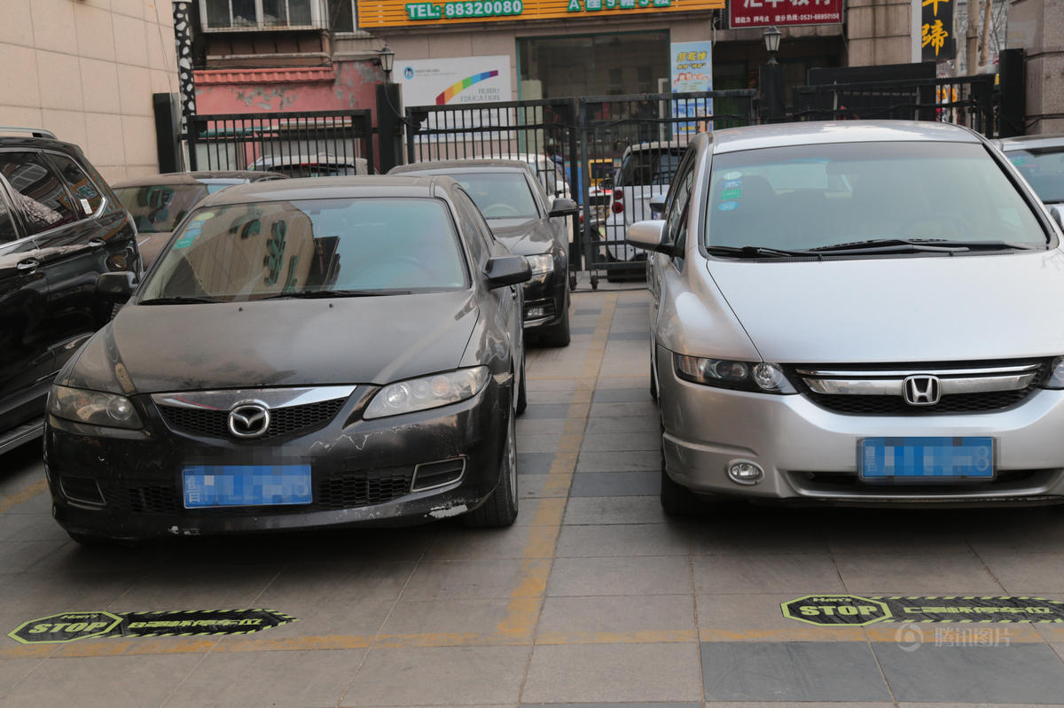 奇葩!济南一家医院用罩杯大小划分停车位