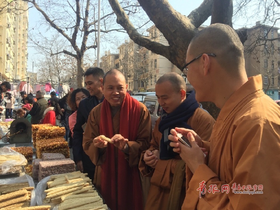 组图延参法师来青岛糖球会啦赞青岛人胸怀朴素大气